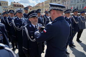 wręczanie odznaczeń policjantom oraz wyróżnionym gościom