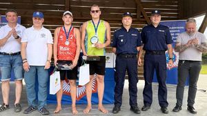 uczestnicy pozują do zdjęcia