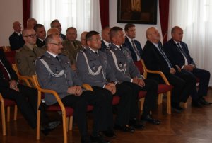 Policjanci na obchodach Święta Policji