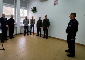 Podziękowania dla policjantów i żołnierzy